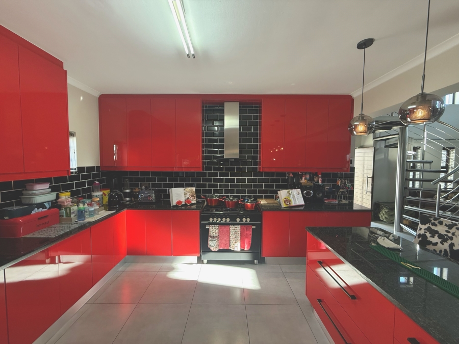 5 Bedroom Property for Sale in Parklands North Western Cape